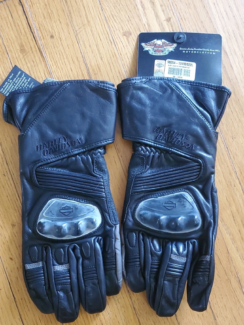 Harley-Davidson New with tags Black Leather Riding Gloves with Knuckle Armor